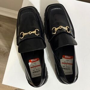 Elegant Black Loafers with Gold Accent
